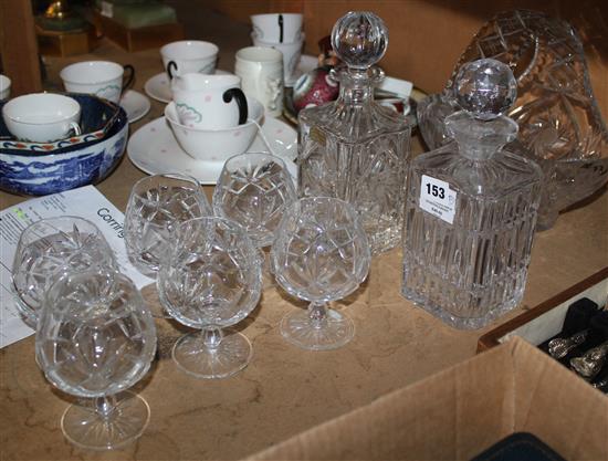 6 brandy glasses, pair of decanters & basket(-)